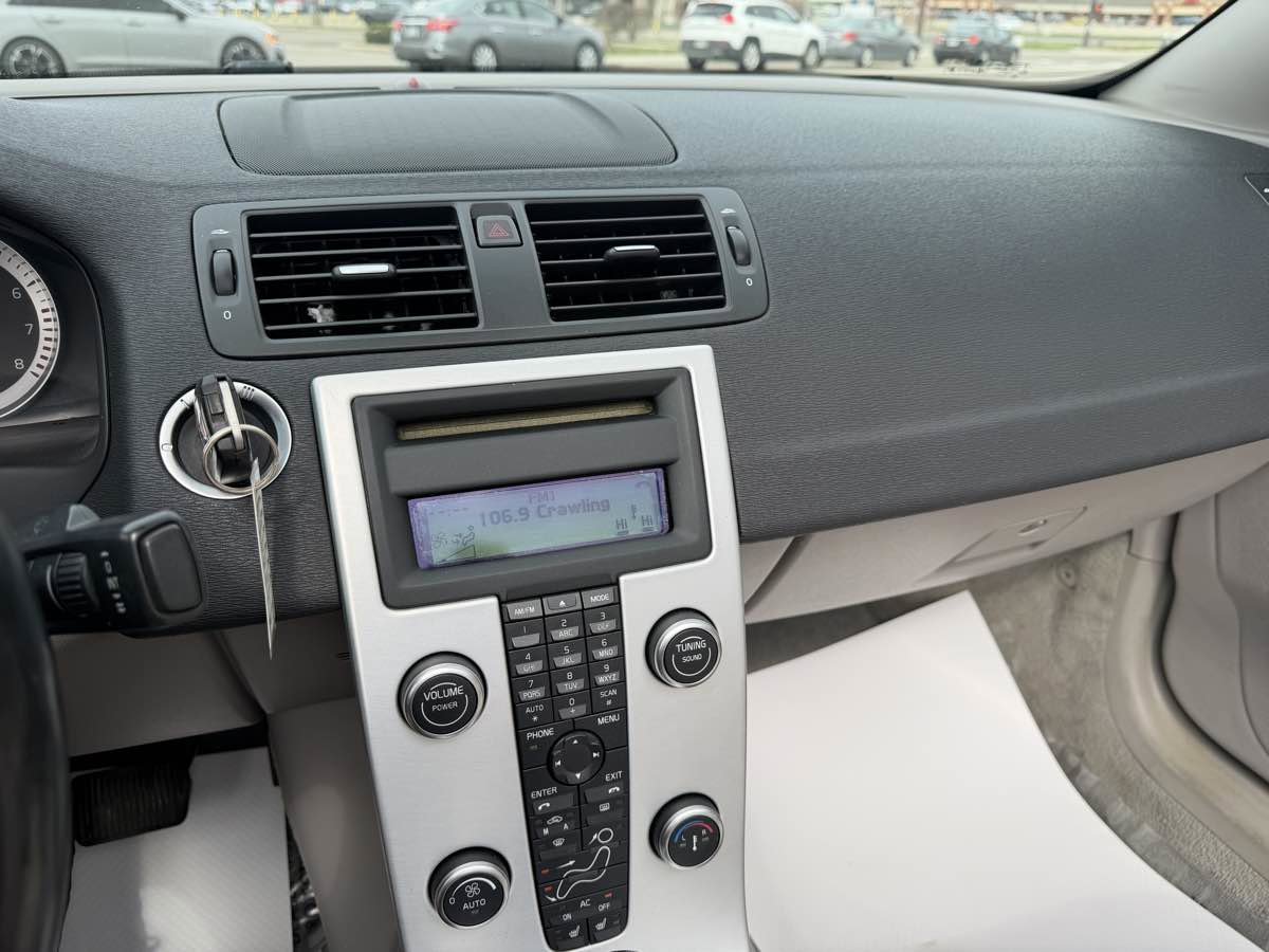 Used 2011 Volvo C70 T5 image 18