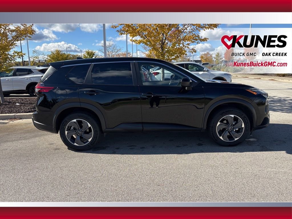 Used 2024 Nissan Rogue SV image 4