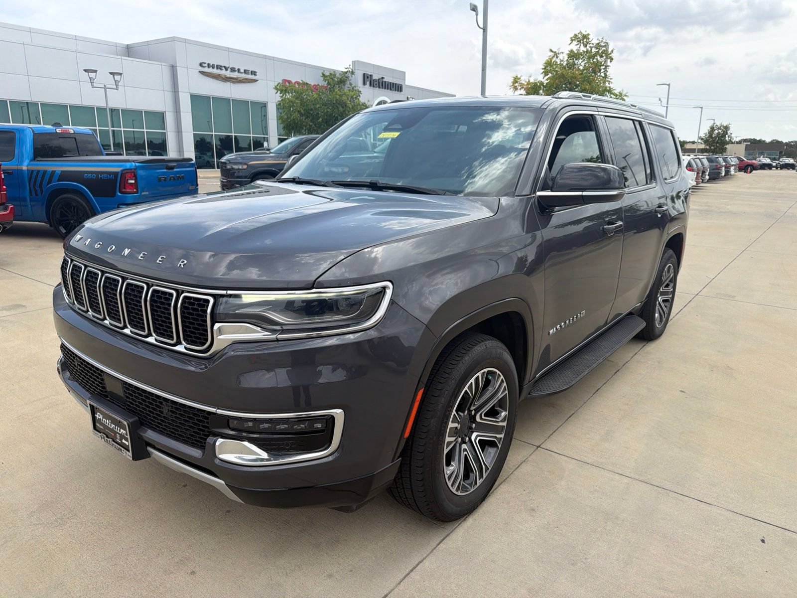 Used 2024 Jeep Wagoneer Series II AWD/4WD image 10