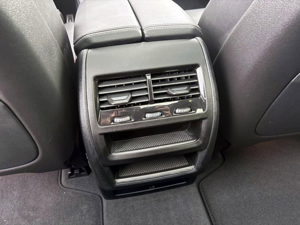 Used 2022 BMW X5 xDrive40i w/ M Sport Package image 32