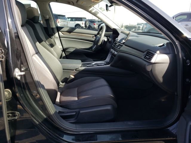 Used 2018 Honda Accord EX image 19