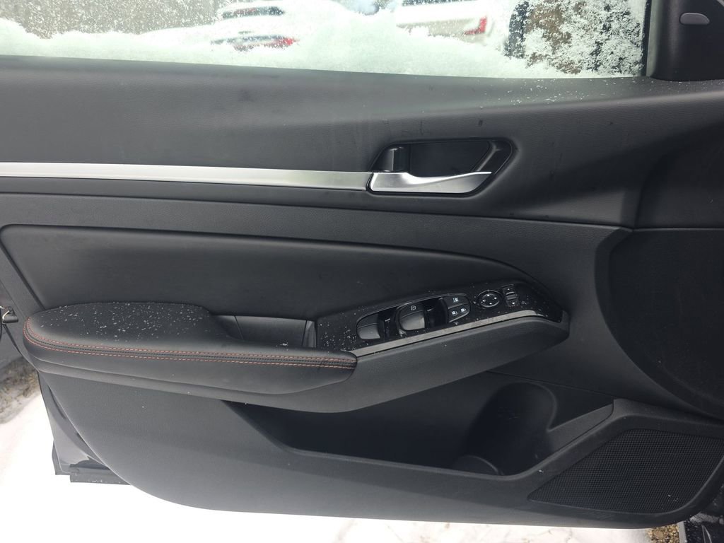 Used 2024 Nissan Altima 2.5 SR image 16