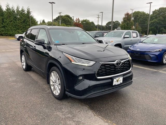 Used 2023 Toyota Highlander Limited image 8
