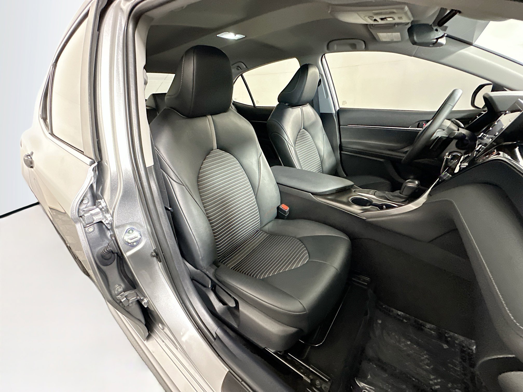 Used 2024 Toyota Camry SE FWD image 26