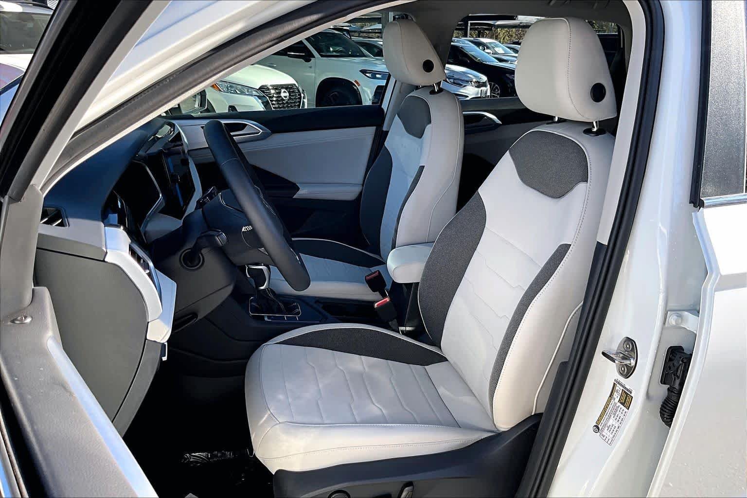 New 2026 Volkswagen Taos SE FWD image 9