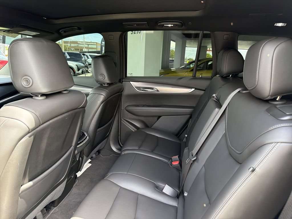 Certified 2025 Cadillac XT6 Luxury FWD image 19