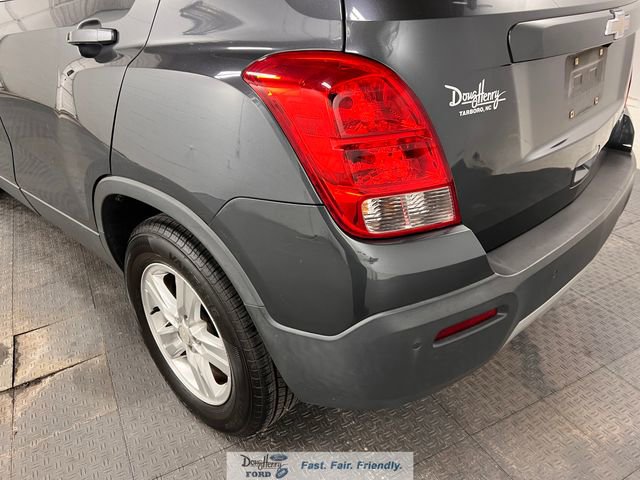 Used 2016 Chevrolet Trax LT w/ LT Convenience Package FWD image 12