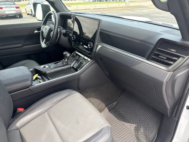 Used 2024 Lexus GX 550 w/ Cold Area Package AWD/4WD image 16