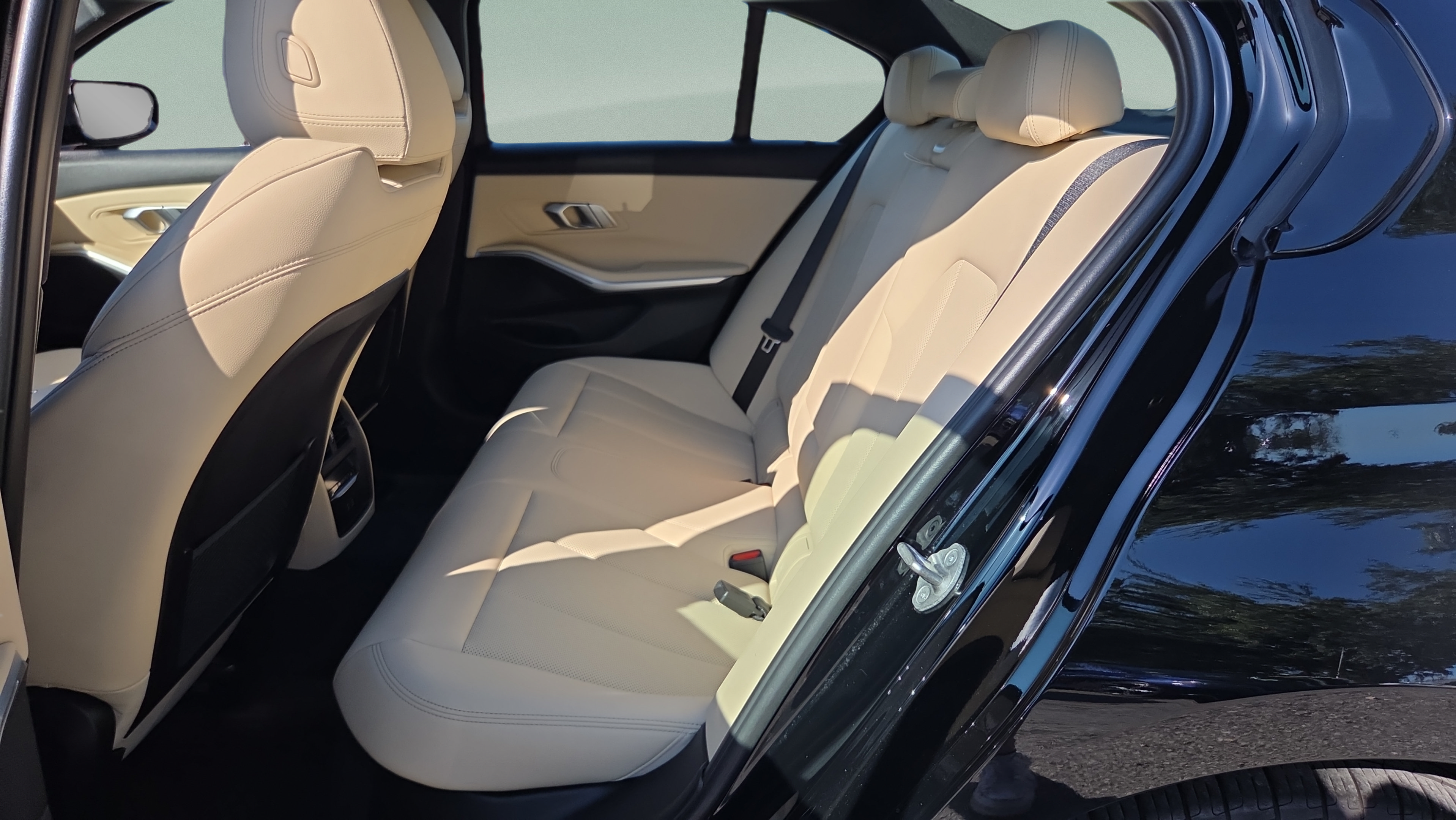Used 2023 BMW 330e w/ Driving Assistance Package RWD image 10