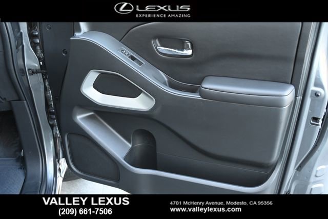 Used 2025 Nissan Frontier SV image 17