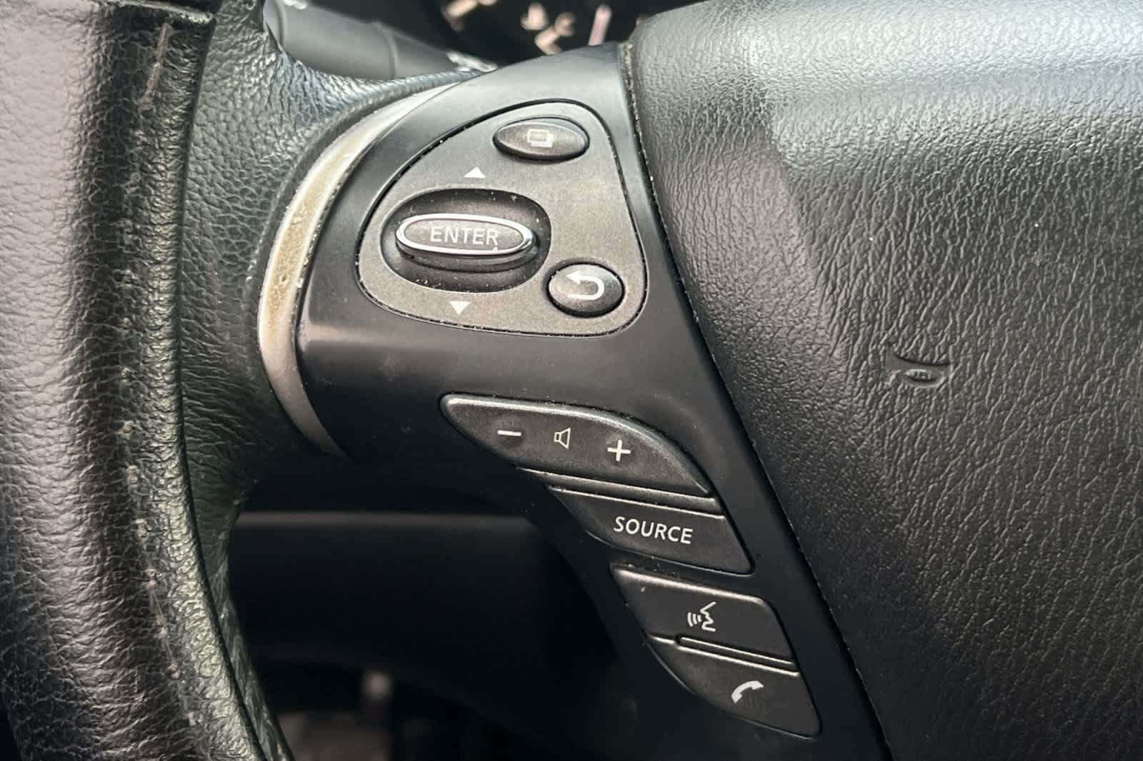 Used 2018 Nissan Pathfinder SL FWD image 33