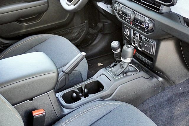 New 2025 Jeep Gladiator Sport S image 15