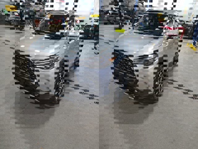 Used 2024 Toyota Corolla Cross XLE w/ Convenience Package image 4