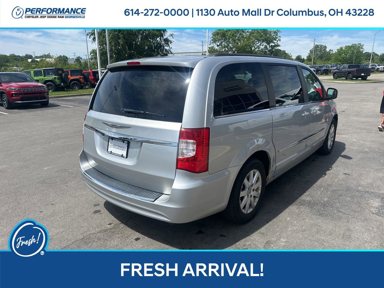 Used 2012 Chrysler Town & Country Touring w/ Entertainment Group #1 FWD image 3