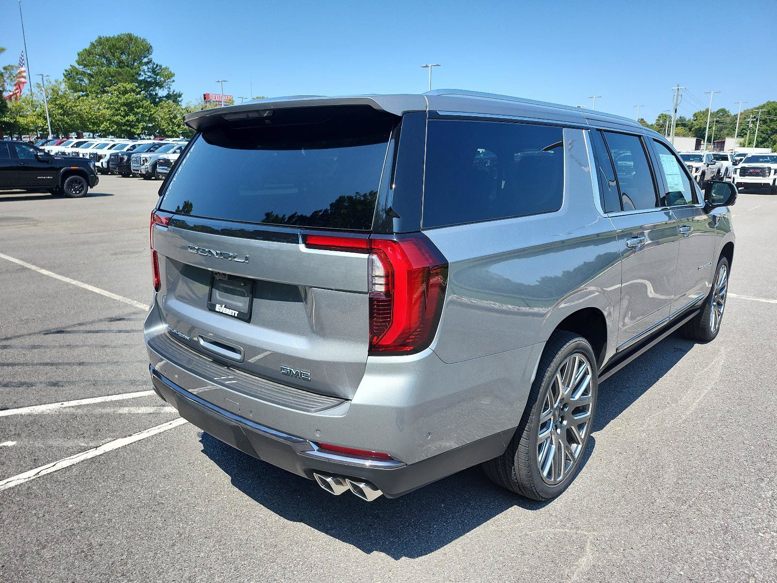 New 2026 GMC Yukon XL Denali Ultimate AWD/4WD image 3