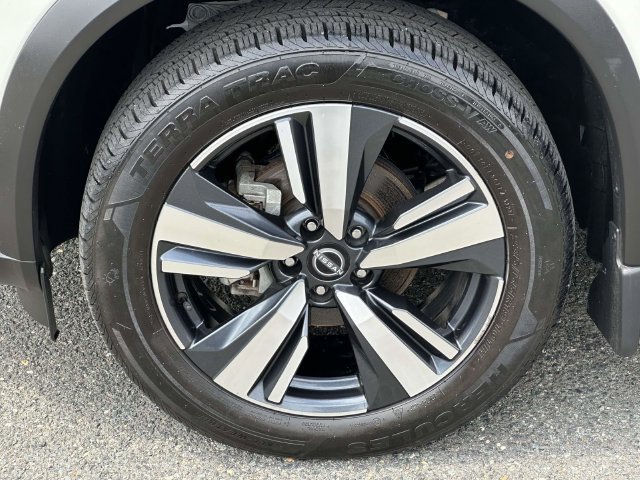 Used 2023 Nissan Rogue SL AWD/4WD image 10