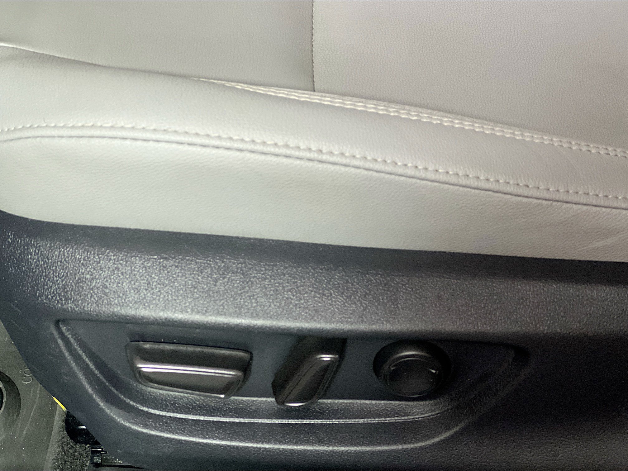 Used 2025 Toyota Camry SE w/ Convenience Package FWD image 14