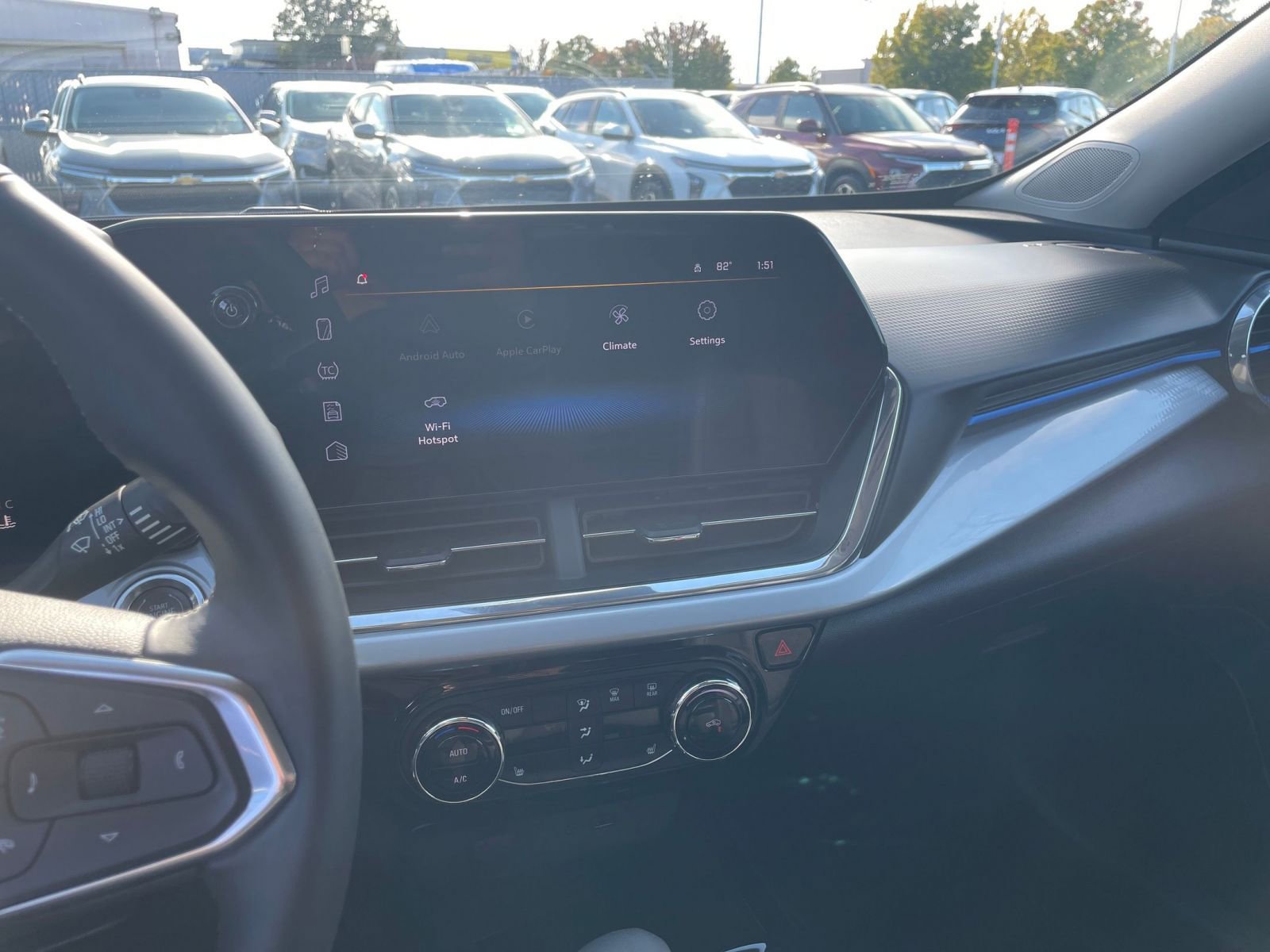 Used 2025 Chevrolet Trax LT w/ LT Convenience Package image 18