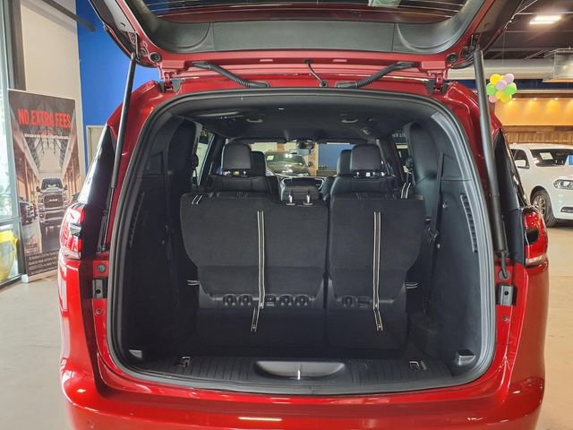 Used 2026 Chrysler Pacifica Select FWD image 11
