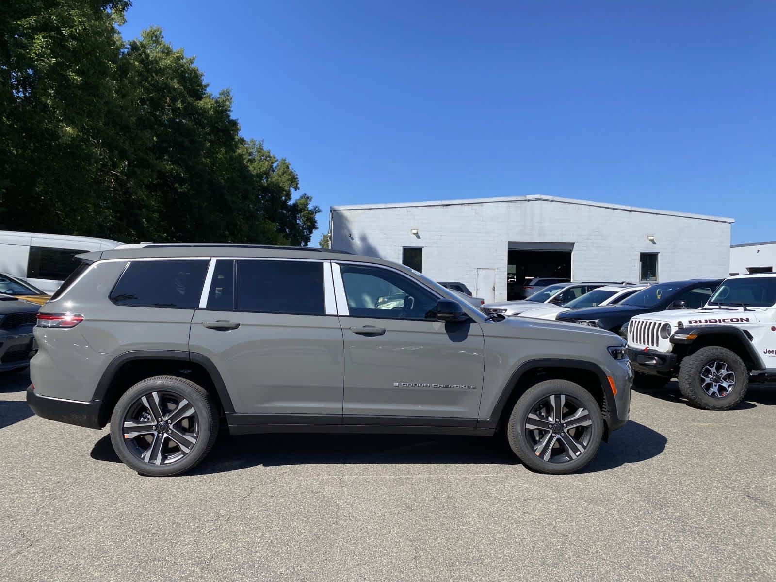 New 2027 Jeep Grand Cherokee L Limited AWD/4WD image 2