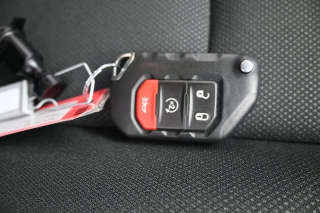 Used 2023 Jeep Gladiator Sport AWD/4WD image 21