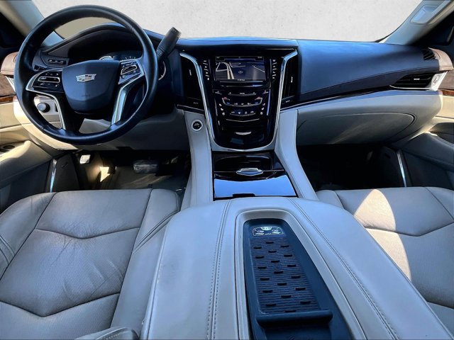 Used 2017 Cadillac Escalade Luxury image 16