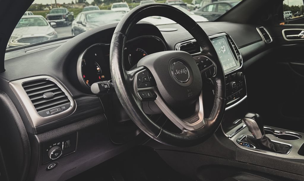 Used 2020 Jeep Grand Cherokee Altitude RWD image 2