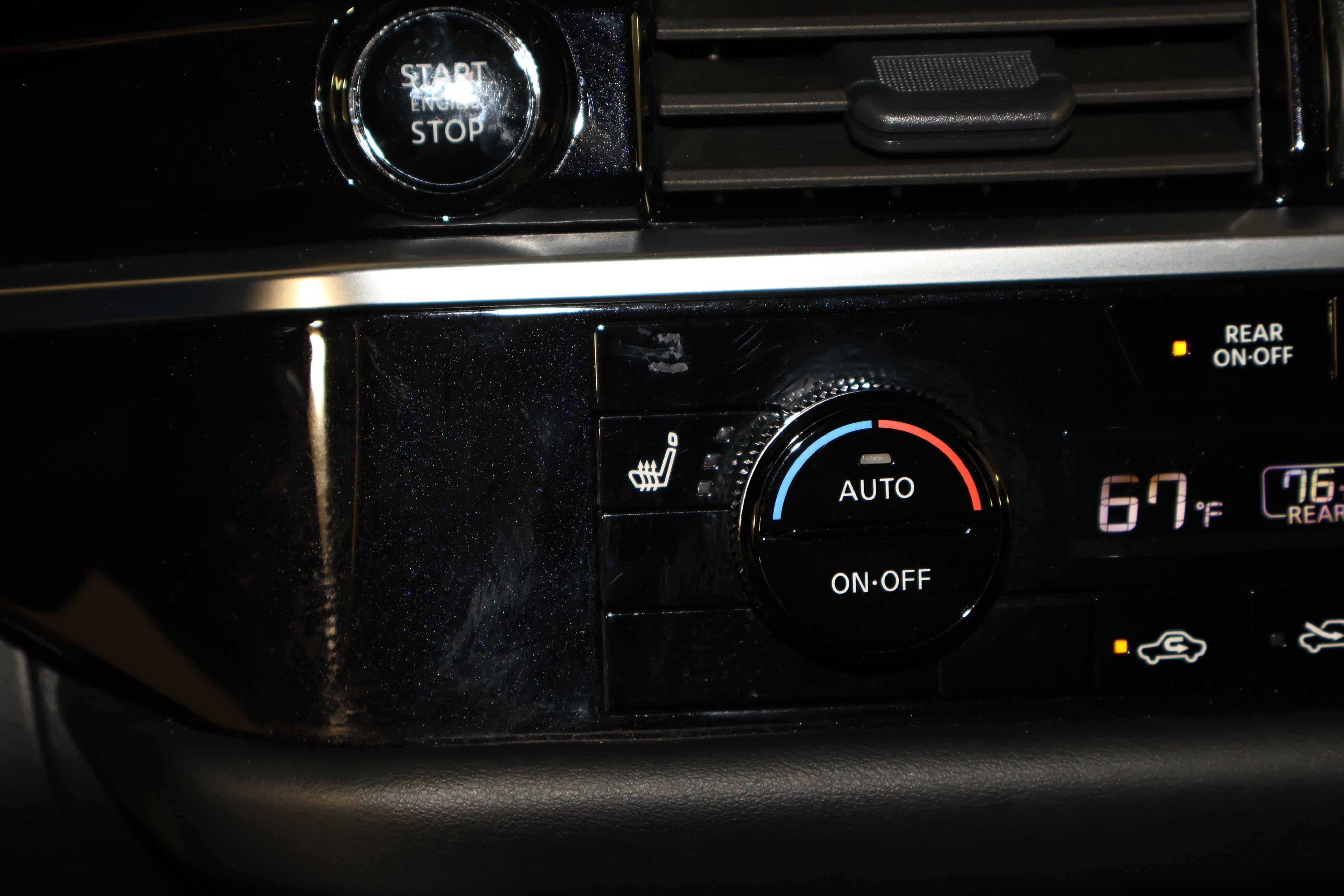 Used 2025 Nissan Pathfinder SV image 31