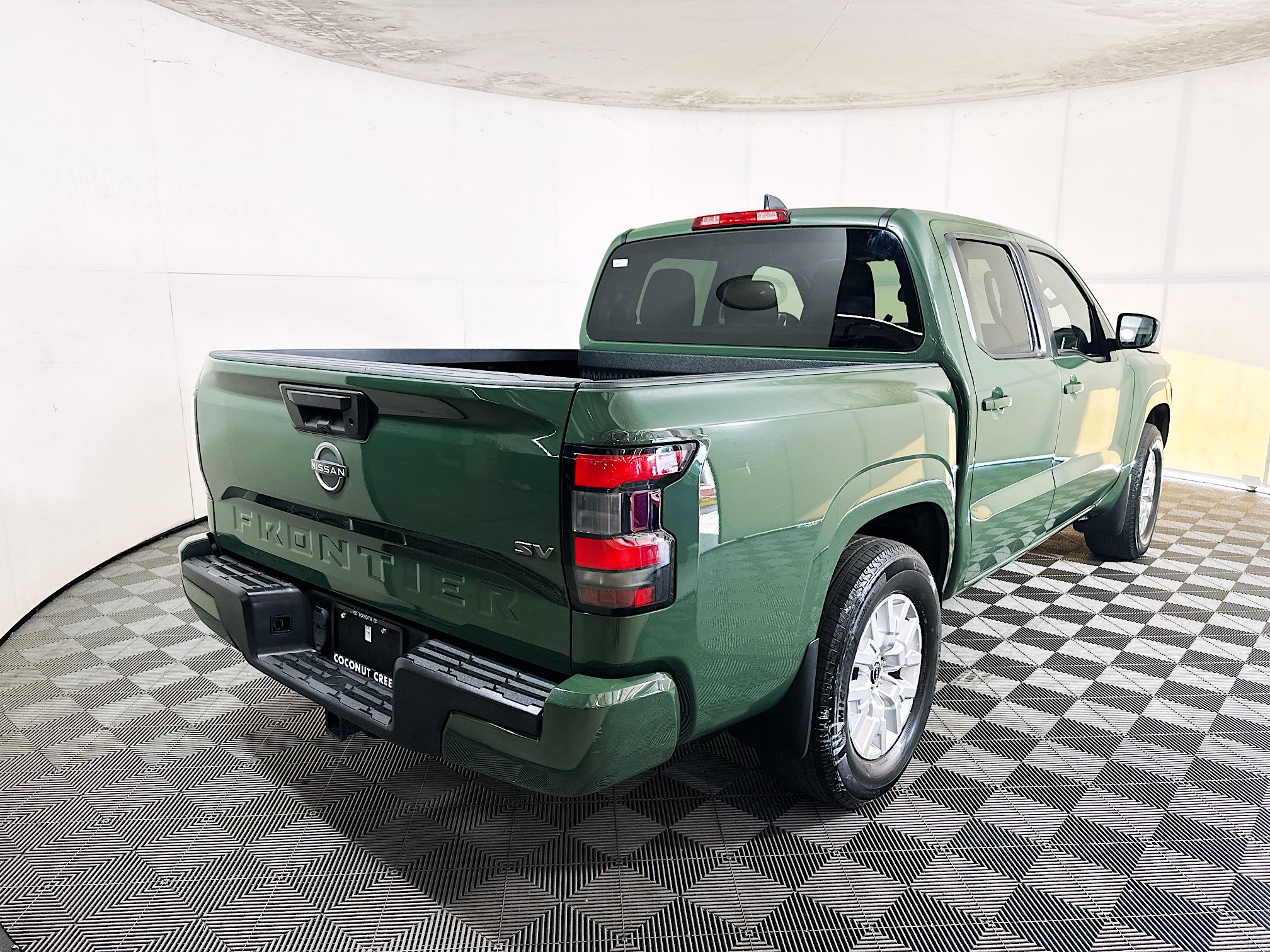 Used 2023 Nissan Frontier SV w/ Tow Package RWD image 3