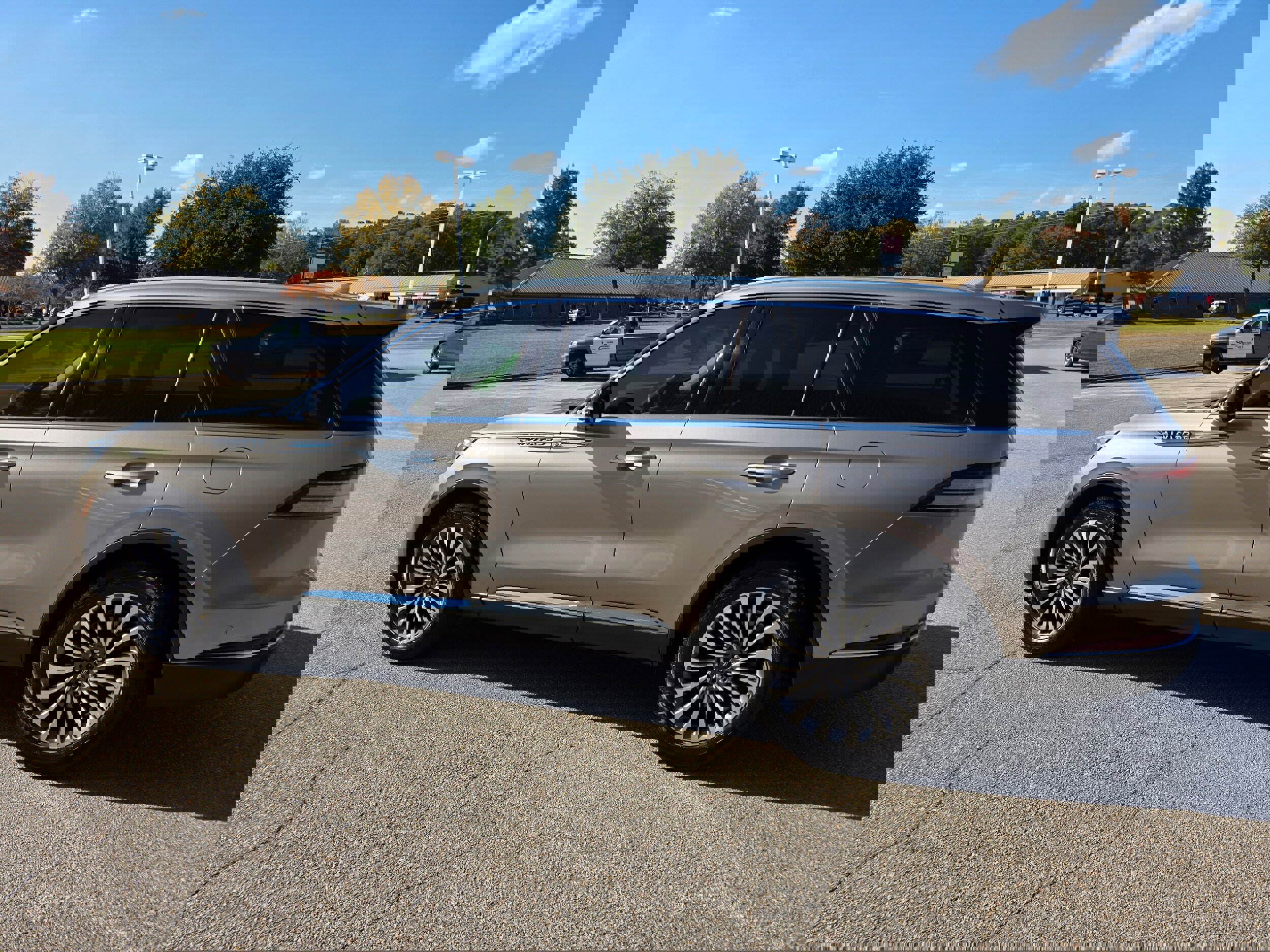 Used 2020 Lincoln Aviator Reserve w/ Elements Package Plus image 4