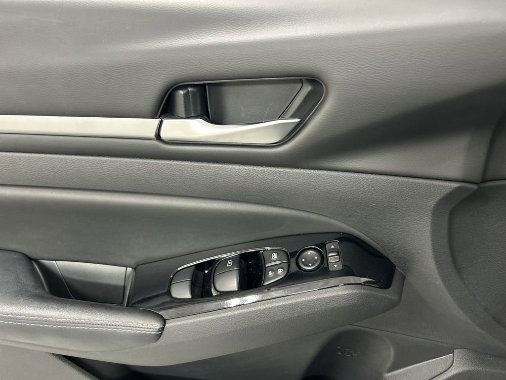 Used 2023 Nissan Altima 2.5 SV image 11