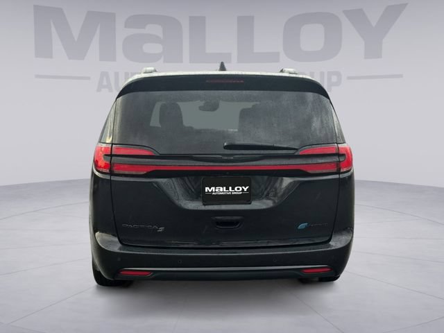 Used 2024 Chrysler Pacifica Premium FWD image 4