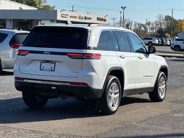 Used 2023 Jeep Grand Cherokee Laredo w/ Luxury Tech Group I AWD/4WD image 37
