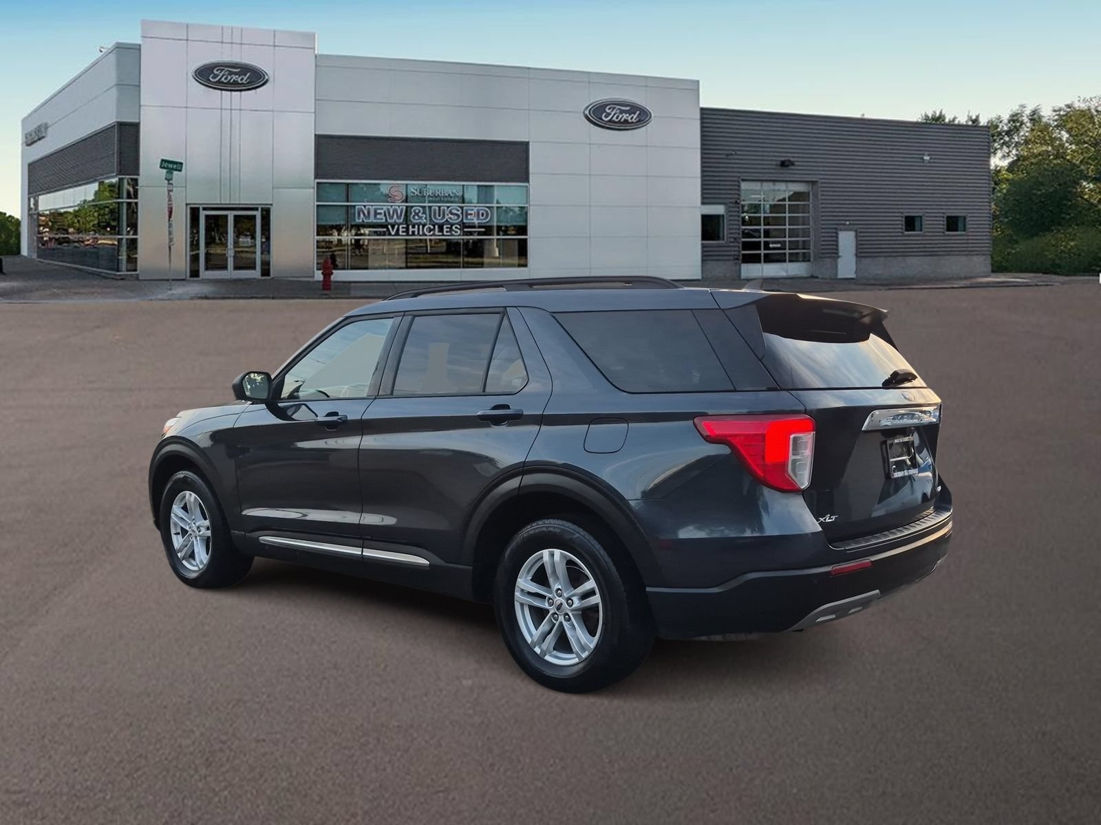 Used 2023 Ford Explorer XLT w/ Equipment Group 202A AWD/4WD image 7