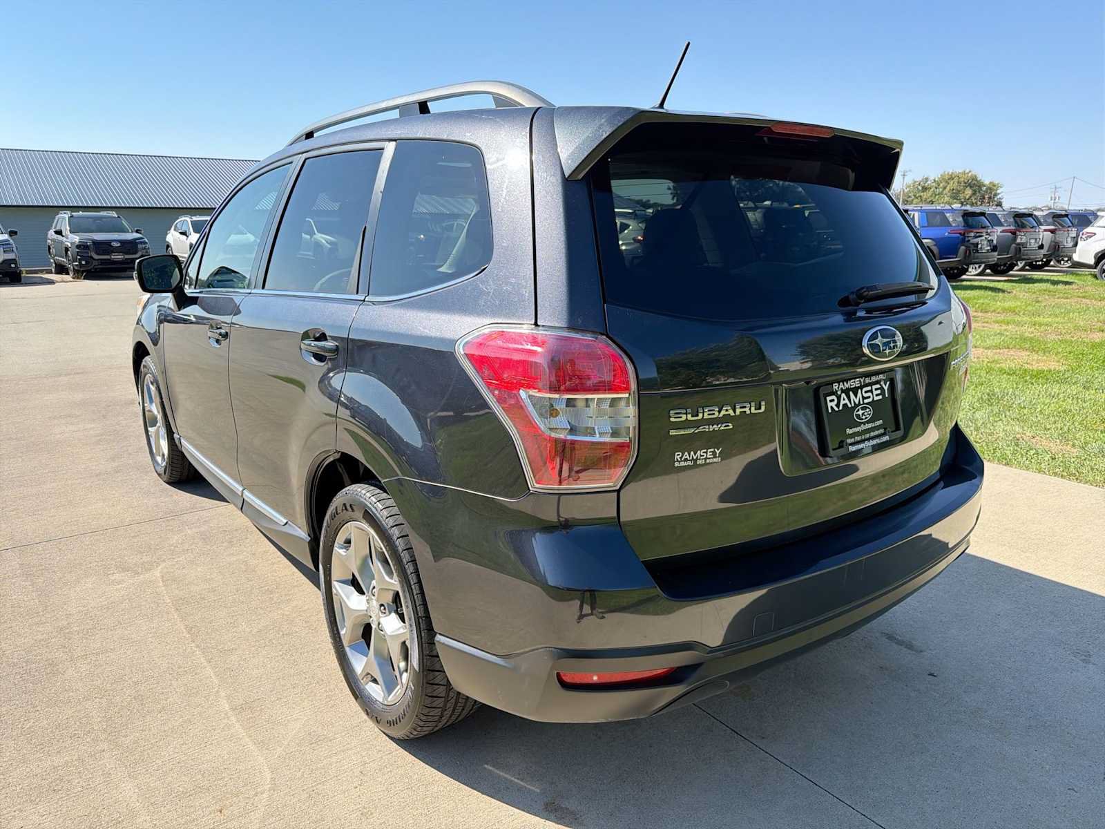Used 2015 Subaru Forester 2.5i Touring w/ Eyesight & Navigation System AWD/4WD image 4
