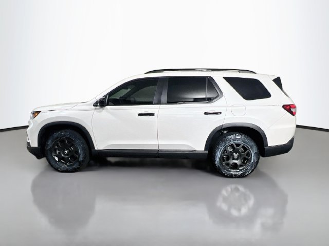 Certified 2025 Honda Pilot TrailSport image 6