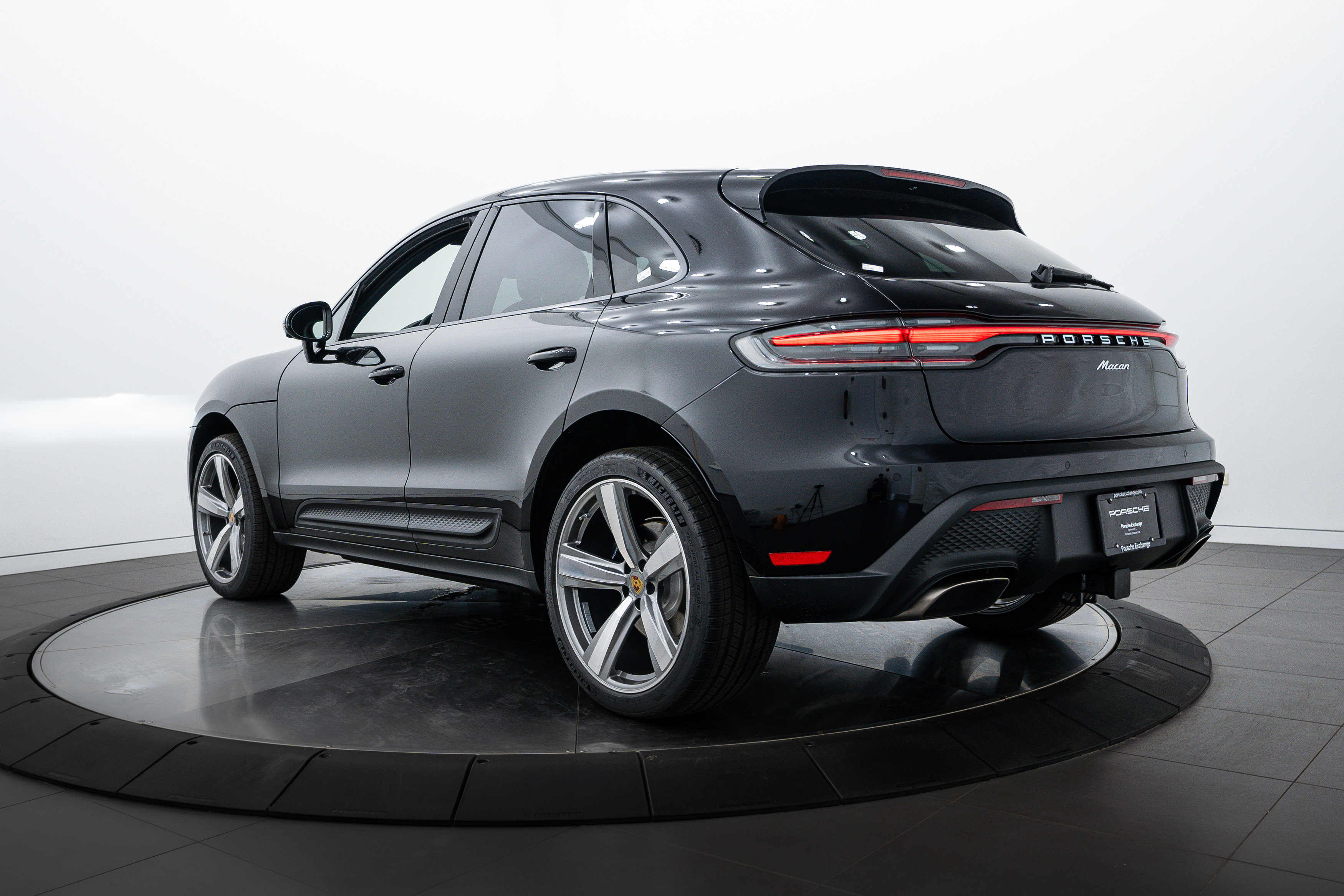 New 2025 Porsche Macan image 3