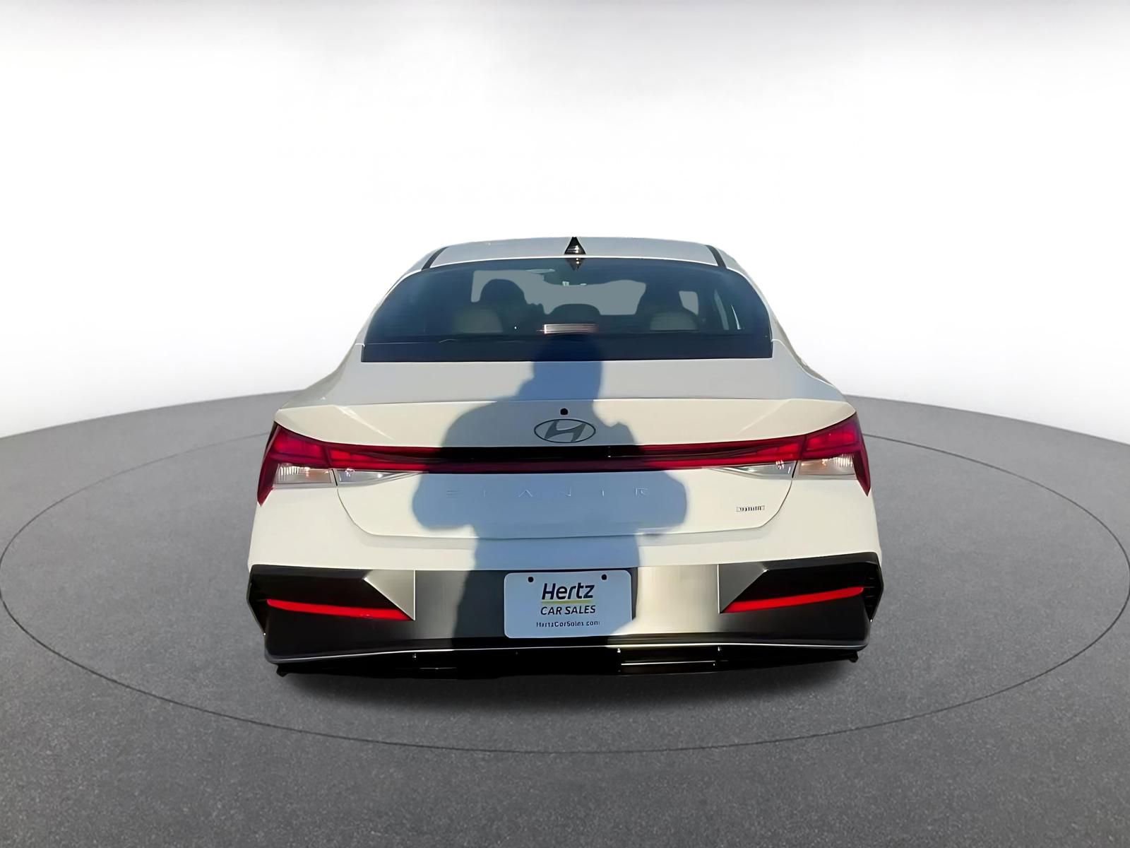 Used 2025 Hyundai Elantra Limited image 12