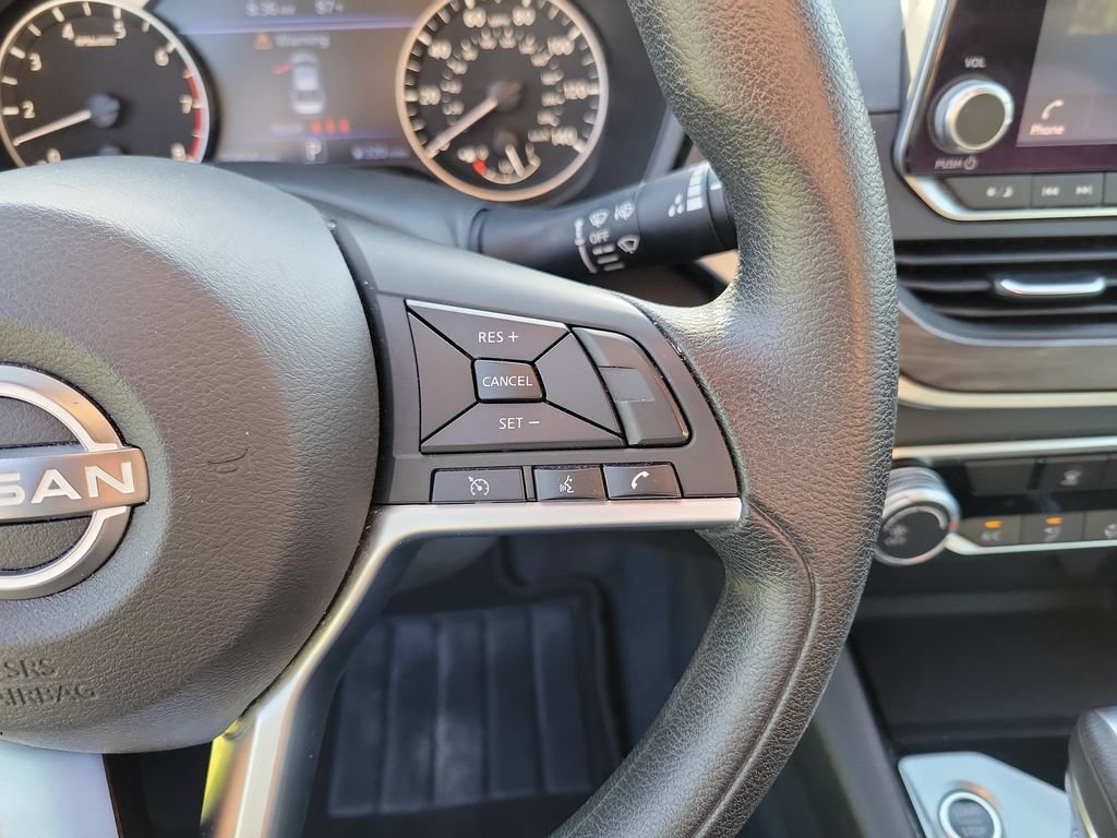 Used 2024 Nissan Altima 2.5 SV FWD image 24