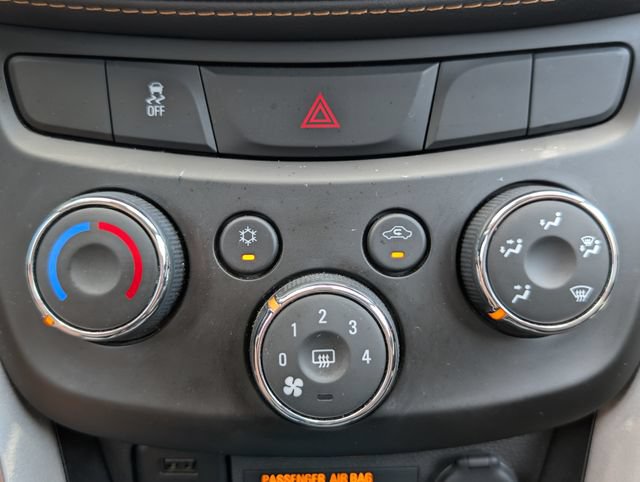 Used 2022 Chevrolet Trax LT w/ Driver Confidence Package AWD/4WD image 24