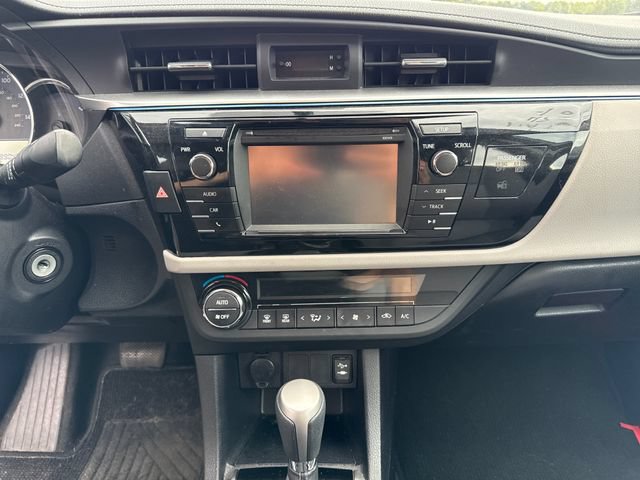 Used 2015 Toyota Corolla LE FWD image 21