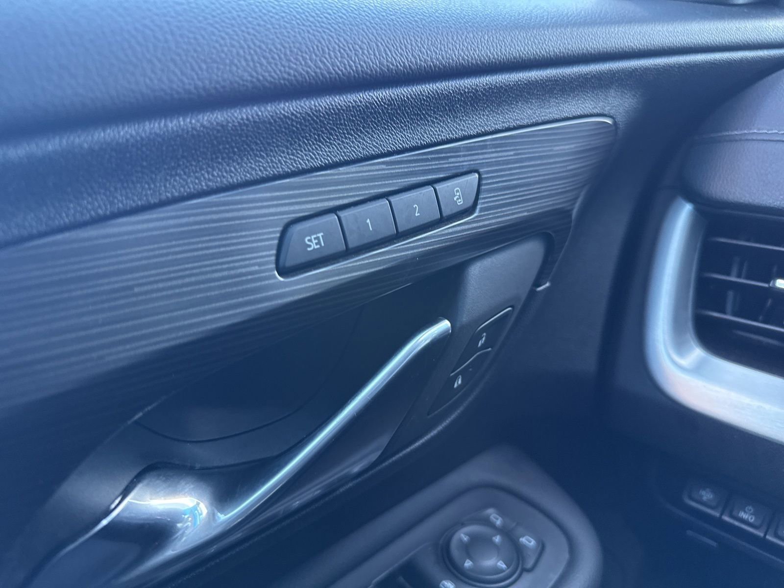 Used 2022 GMC Terrain SLT w/ Infotainment Package II image 37