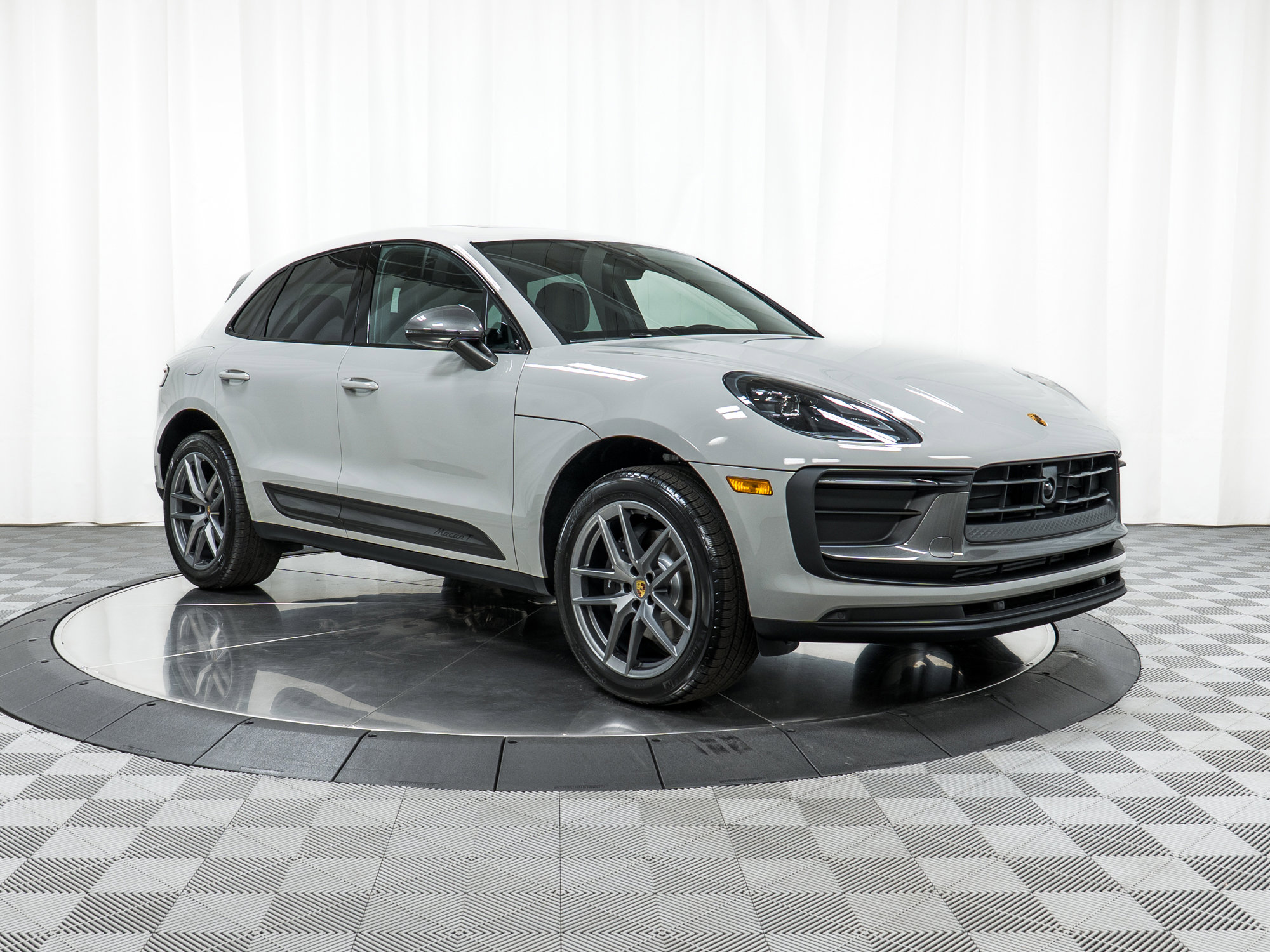 New 2025 Porsche Macan Turbo image 9