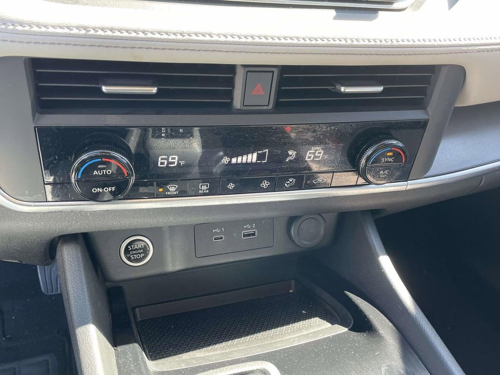 Used 2023 Nissan Rogue SV image 27