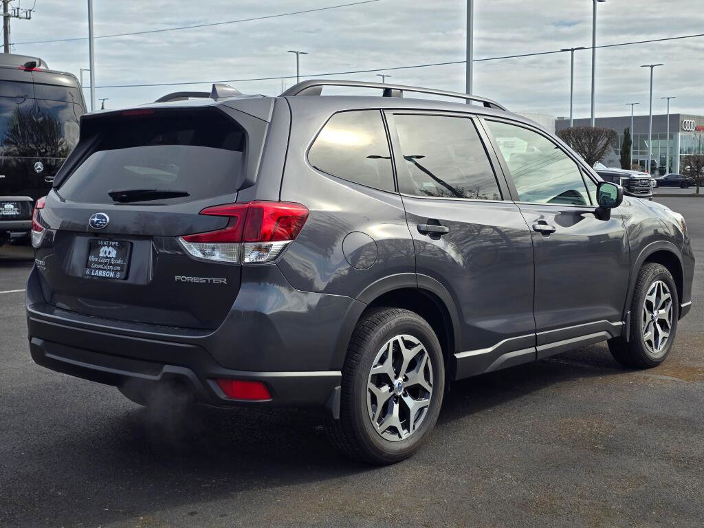 Used 2020 Subaru Forester Premium image 8