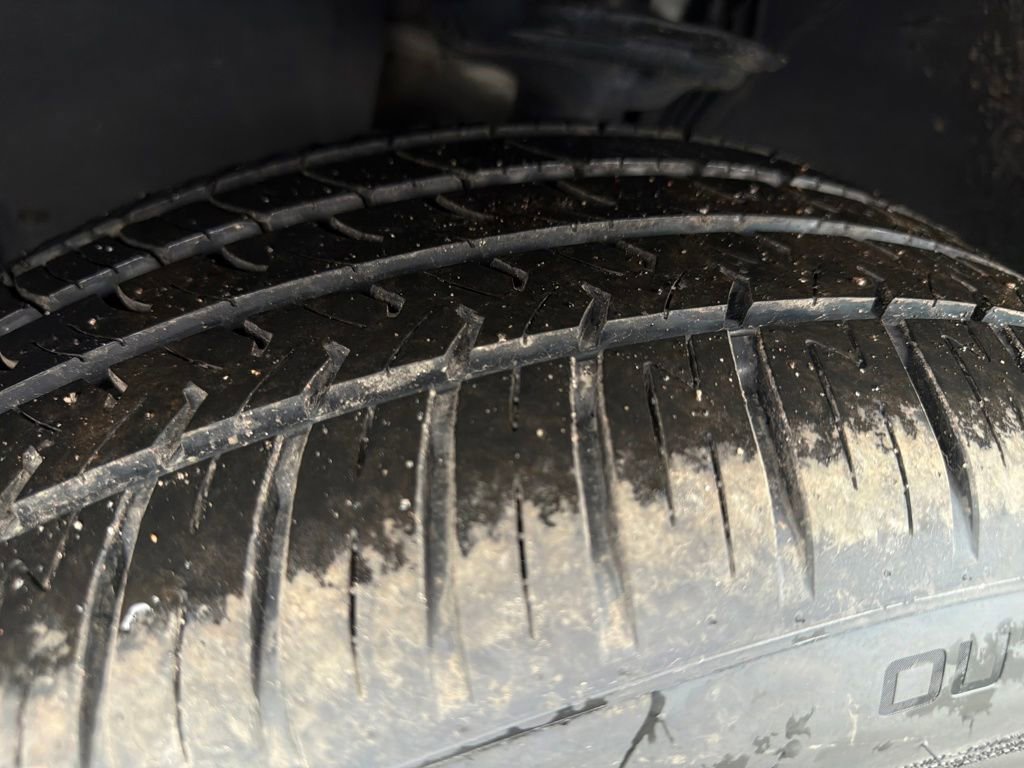 Used 2025 Volkswagen Atlas Cross Sport SEL Premium R-Line image 32