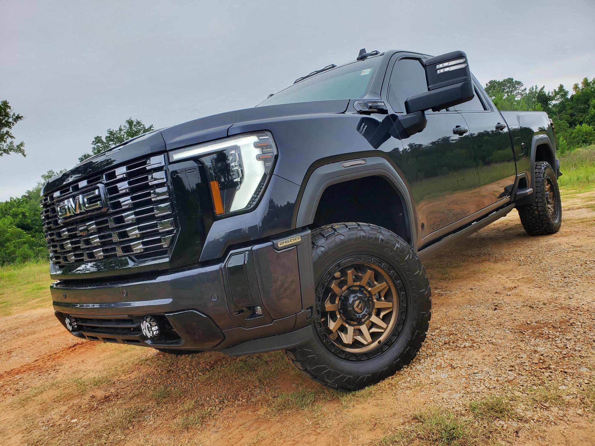 Used 2025 GMC Sierra 2500 Denali Ultimate AWD/4WD image 2