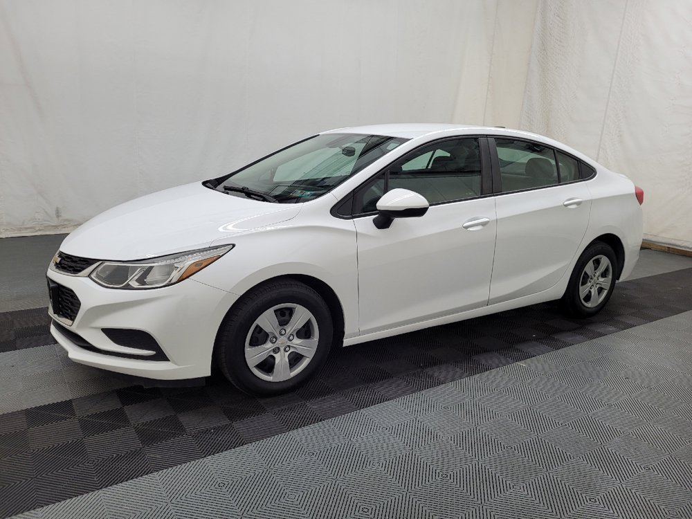 Used 2018 Chevrolet Cruze LS FWD image 2