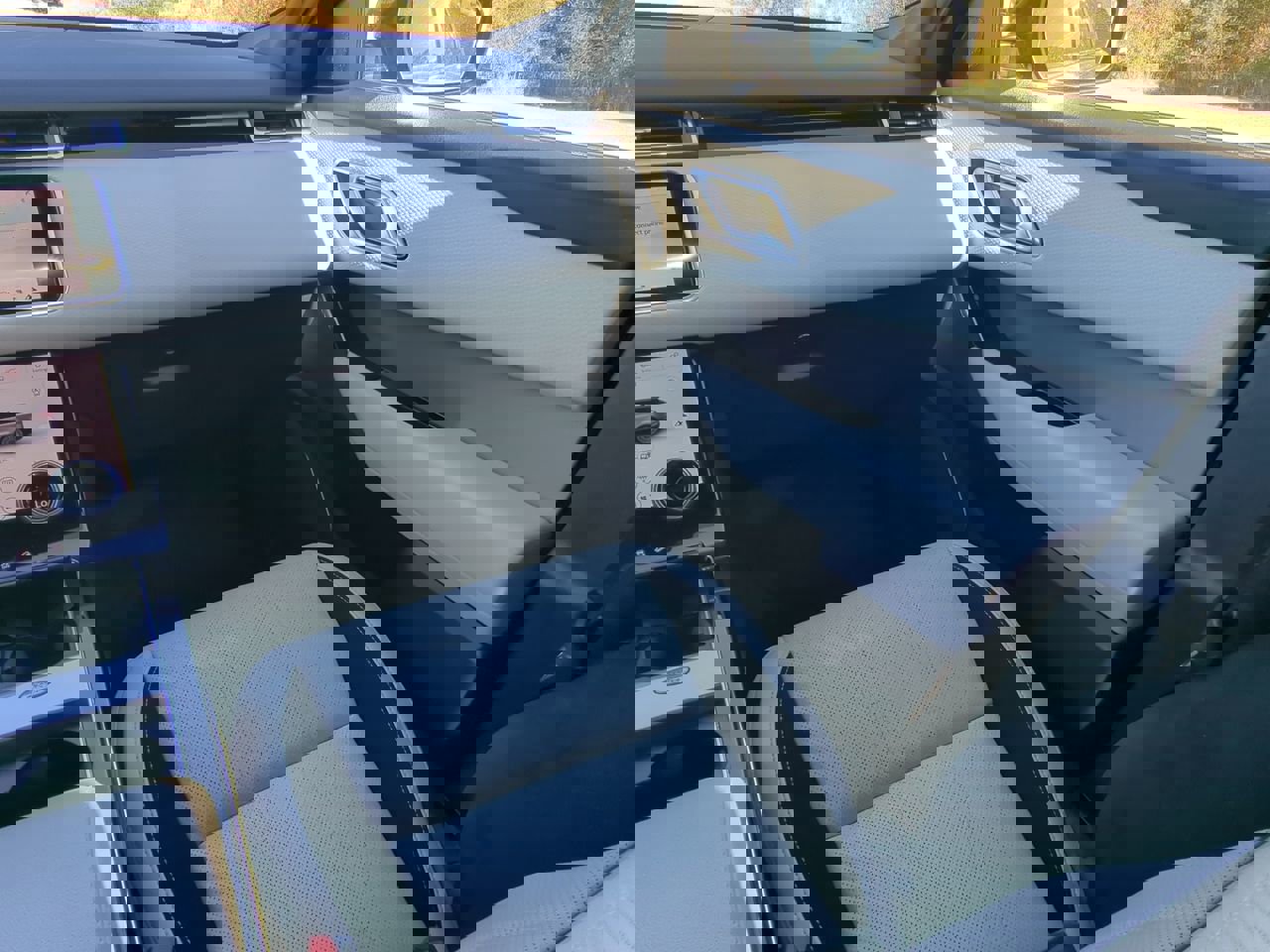 Used 2020 Land Rover Range Rover Velar R-Dynamic S image 15