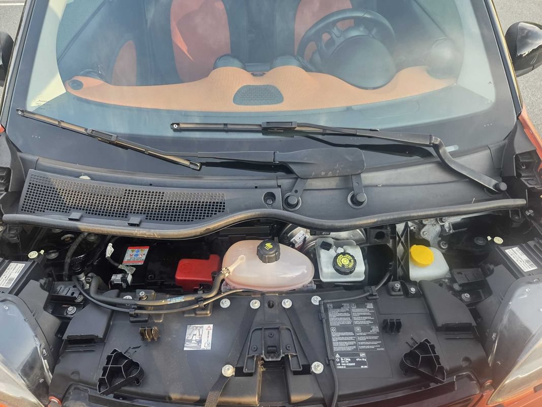 Used 2016 smart fortwo passion RWD image 28